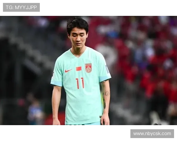 全场欢呼足球明星展现风采激情四溢点燃球迷热情的精彩瞬间