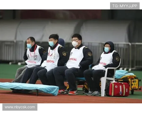 带口罩的足球明星如何在疫情中保持竞技状态与公众形象