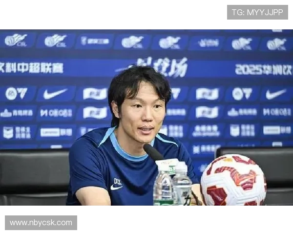 从球场到教练席足球明星转型教练的传奇故事与挑战